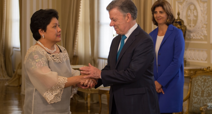 Embajadora de la República de Filipinas, concurrente para Colombia, presentó cartas credenciales al Presidente Santos