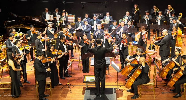 Alejandro Roca dirigió a la Orquesta Filarmónica de Filipinas en la celebración del Bicentenario de la Independencia de Colombia en Manila