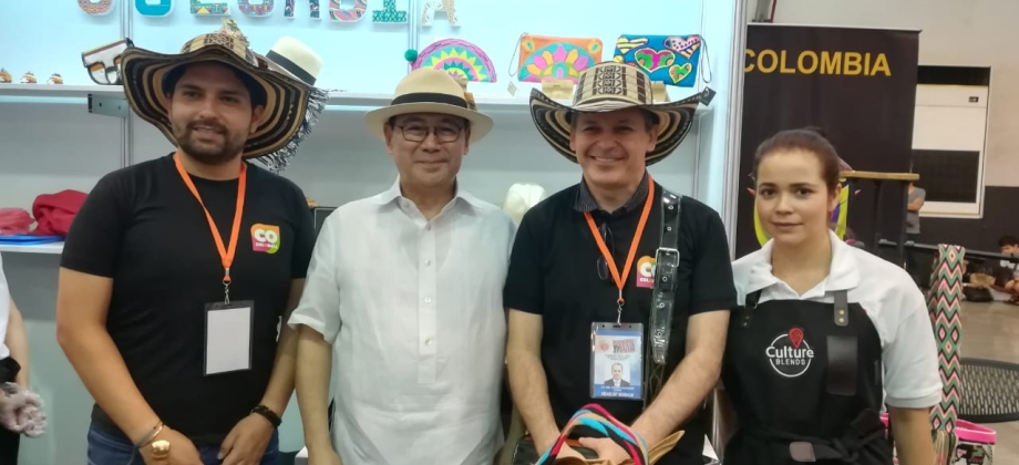 Canciller de Filipinas visitó el stand de Colombia en la Feria Bazar Internacional de Manila